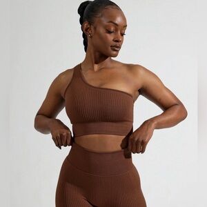 NWT BuffBunny Ribbed Seamless Sports Bra - Mocha Sz Small